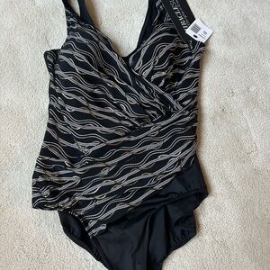 NWT miraclesuit 16W